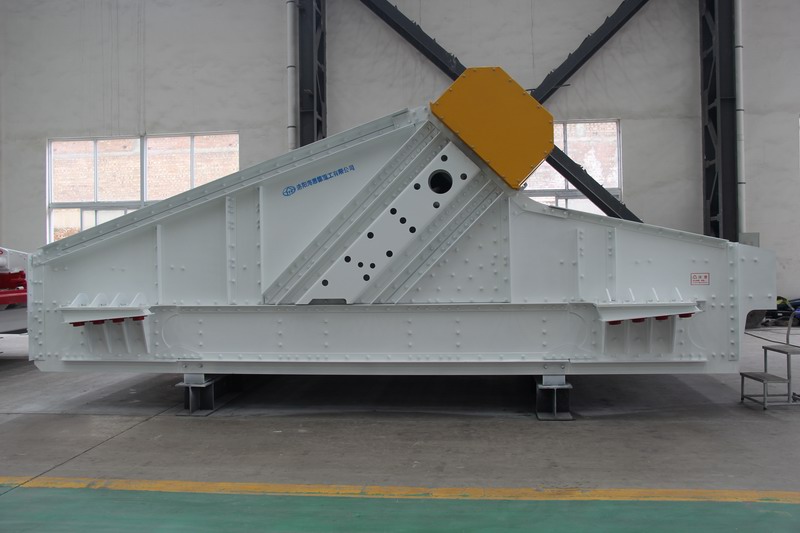 直線(xiàn)振動(dòng)篩坡度一般是多少？一般在0-15度之間